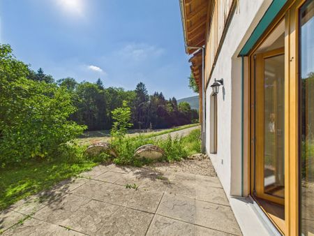 Modern 2.5-room apartment in a quiet location with a versatile leisure offer - Photo 3