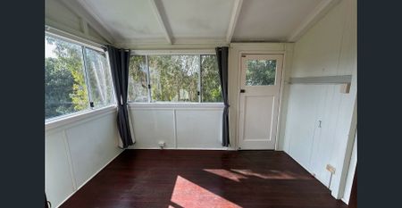 Charming Country Escape in Eltham - Photo 2