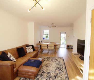 4 bedroom semi-detached house to rent - Photo 2