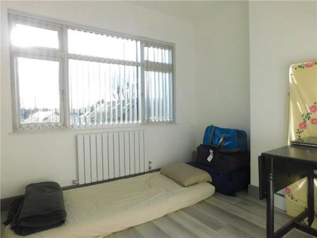 3 bedroom Maisonette to rent - Photo 2