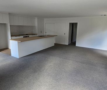 Modern 3BR Home in Pukehangi! - Photo 2