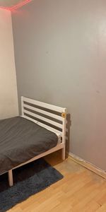 Room in a Shared House, Victor Road, NW10 - Photo 3