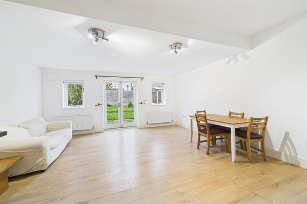 3 bedroom flat to rent - Photo 1