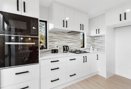 Magnificent in Manurewa - Photo 5