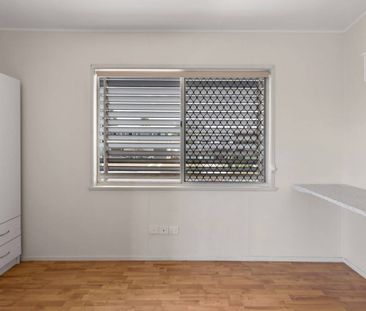 3 BEDROOM HOME, CLOSE TO EVERYTHING! - Photo 1