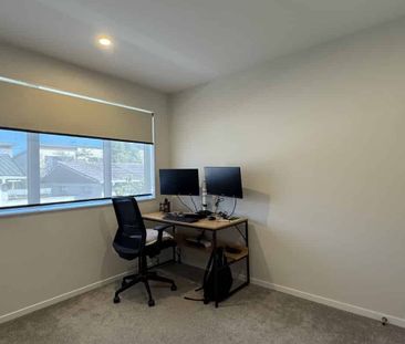 Contemporary comfort - 2 Bedrooms - Photo 2