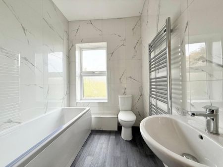 2 bedroom end of terrace house to rent - Photo 3