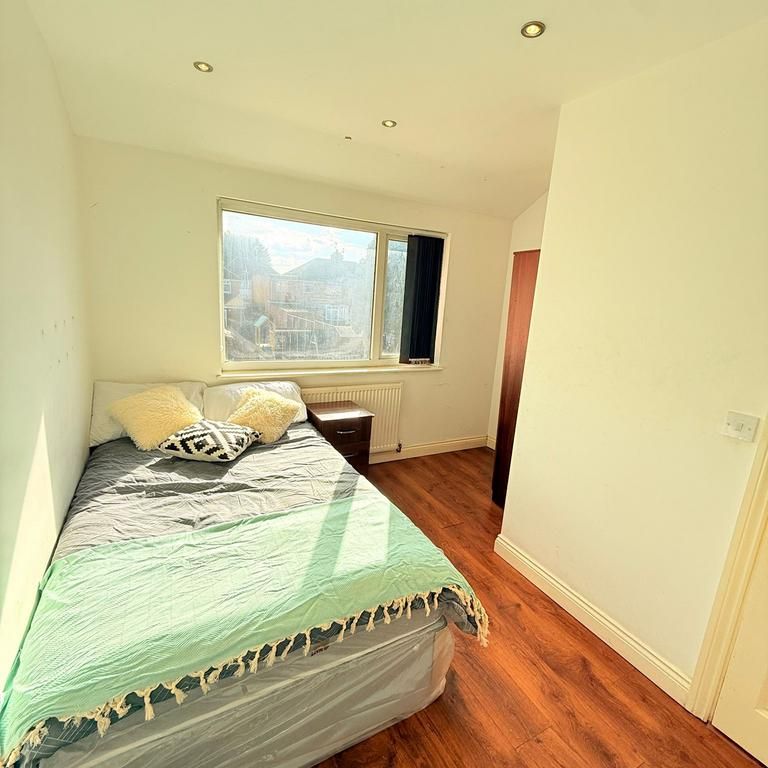 1 bedroom in a house share to rent - Photo 1