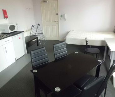 Studio to rent - Photo 6