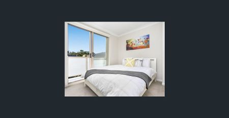 Quiet & Modern 3-Bed Townhouse in Ultra-Connected Botany Location - Photo 2