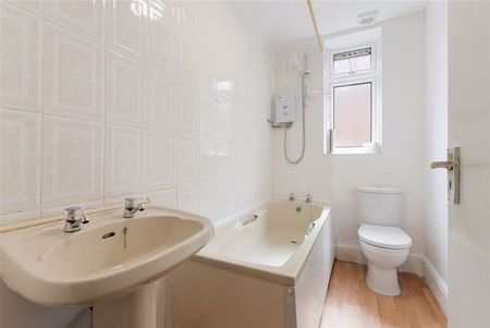 27 Hartington Road, Bolton - Photo 4