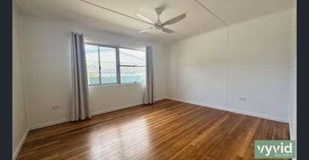 Freshly painted three bedroom home - Photo 3