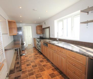 3 bedroom terraced house to rent - Photo 6