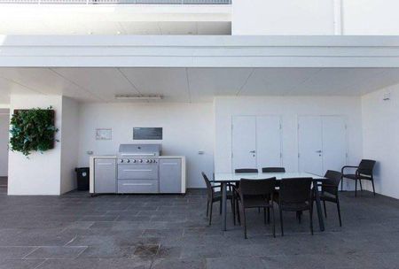 FULLY FURNSIHED STUDIO APARTMENT - Photo 5