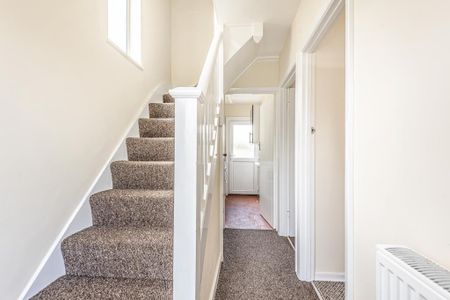 3 bedroom semi-detached house to rent - Photo 5