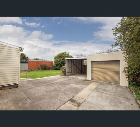 4 Grandview Grove, Wendouree, Vic 3355 - Photo 5