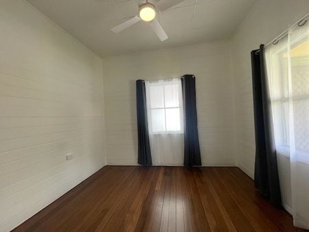 3-Bedroom Cottage in the Heart of Smithtown - Photo 3