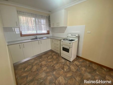 Cozy Two-Bedroom Unit in Farmborough Heights - Photo 2