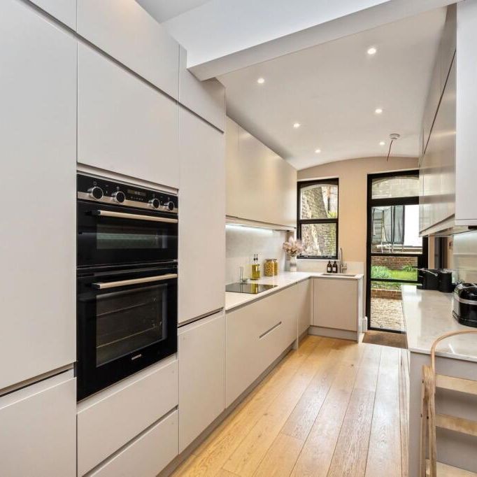 2 bedroom flat to rent - Photo 1