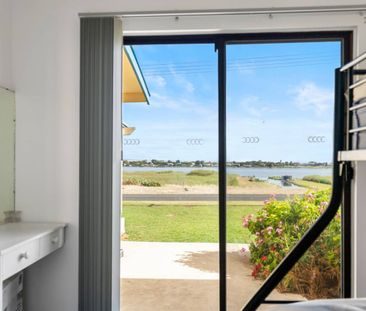 Classic Riverfront Holiday Home with River Access - Photo 6