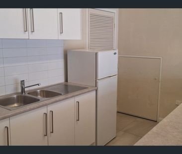 Recently renovated open plan living - Photo 4
