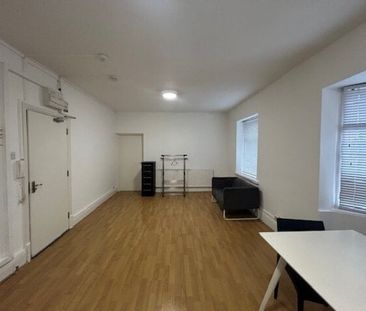 Burnside Road, Chadwell heath, RM8 1XD, Property for rent - Photo 2