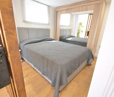 8 Woodcote Hall. 8 Woodcote Road, Epsom, Surrey, KT18 7QQ - Photo 3