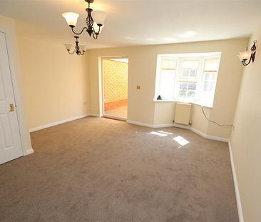 3 bedroom End Terraced to let - Photo 3