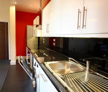 3 bedroom flat to rent - Photo 2