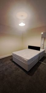 Room in a Shared House, Midstrath Road, NW10 - Photo 4