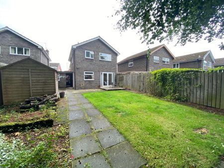 66 Woodview Crescent, Lisburn, BT28 1LF - Photo 4