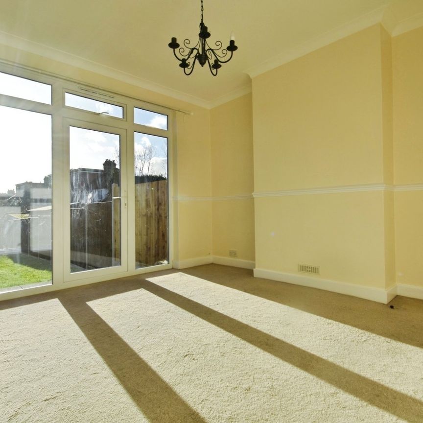 Terraced House to rent - Widmore Road, Bromley, BR1 - Photo 1