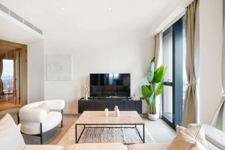 2 bedroom flat in London - Photo 4