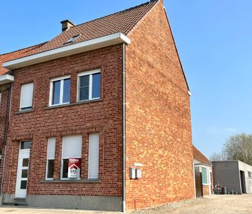 Ruime charmante woning met drie slpk. in Waregem - Photo 1