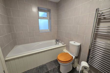 Leesland Road, GOSPORT - Photo 4