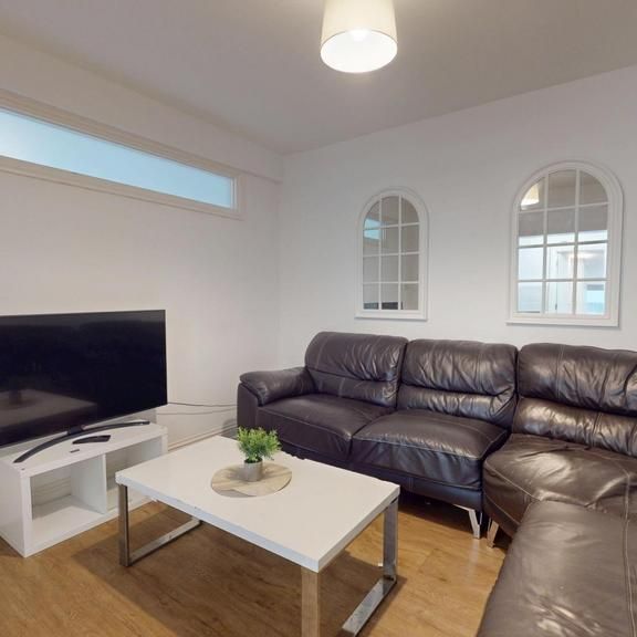 6 bedroom house to rent - Photo 1