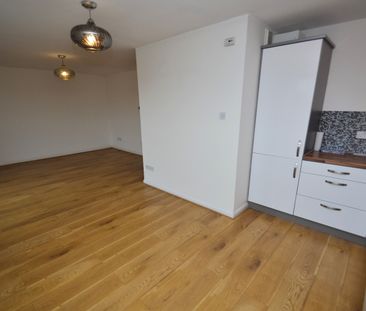 2 bed flat to rent in Glasgow, G41 - Photo 5