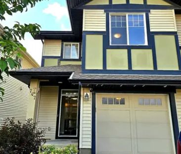 3 Bedroom,2.5 Bath attached single garage Duplex | 747 Eagleson Cre... - Photo 1