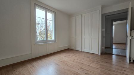 Joli appartement de 3 pièces avec grand balcon, proche du centre-ville - Photo 2