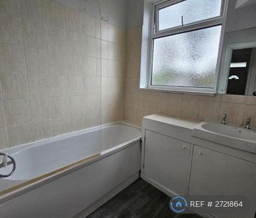 2 bedroom flat to rent - Photo 3
