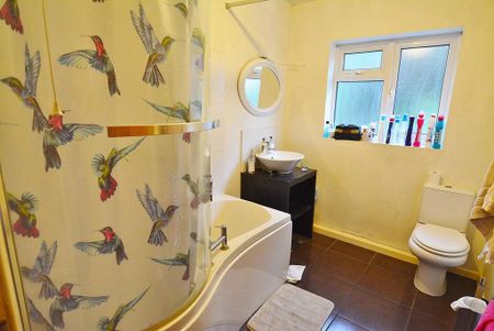 3 bedroom semi-detached house to rent - Photo 5