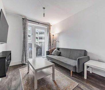 High Wycombe, Buckinghamshire, HP11 - Photo 2