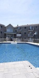 Charmant petit condo 3 et demi, piscine, gym, rez de chaussée, accès facile autoroute 40,lachenaie , Terrebonne, Charlemagne proche de Montréal - Photo 3