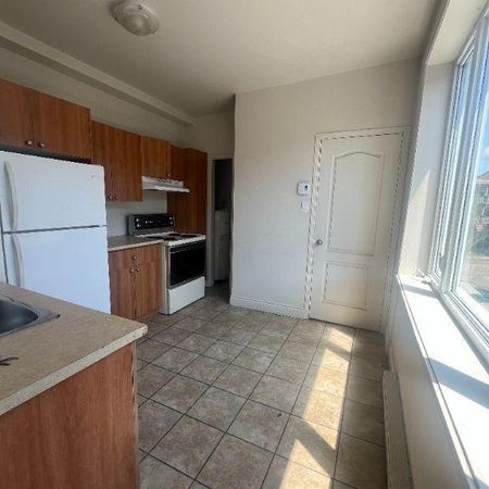 Beau 3 ½ lumineux et bien situé - Photo 3