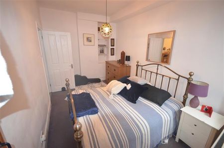 West Parade - Photo 2