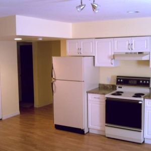 $1,950 / 2br - 1172ft2 - Spacious 2 bdrm bsmt suite available - Photo 2