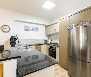 Furnished 2 bedroom apartment in Cairns One - Photo 2