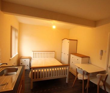 Studio to rent - Photo 1