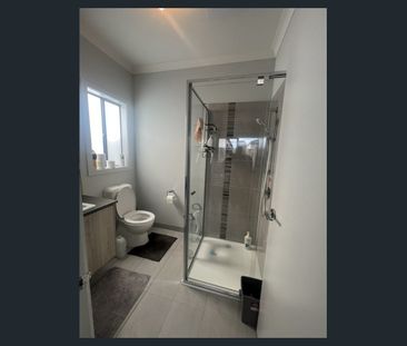 Modern Family Home in Prime Officer Location - Photo 5