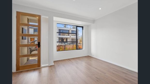 Executive Town House Living in Beachfront Estate - Photo 1